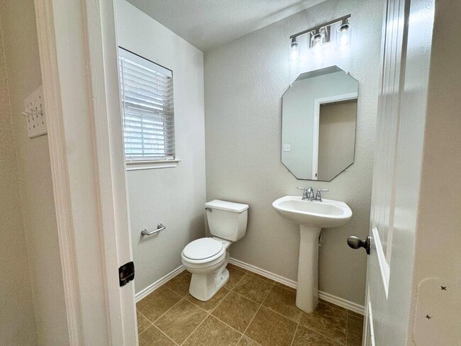 Building Photo - 716 Alamo Plaza Dr