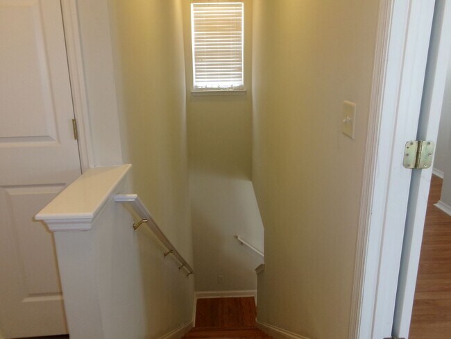 Building Photo - 3 bedroom, 2.5 bath home located in Bellegrove Preserve