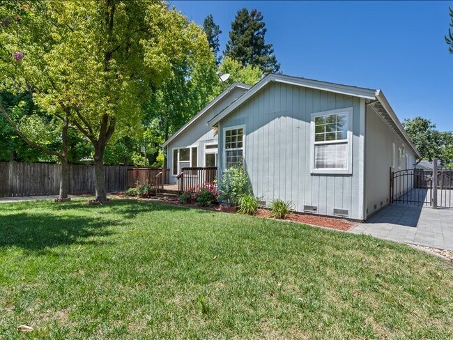 Building Photo - 9759 Dawn Way