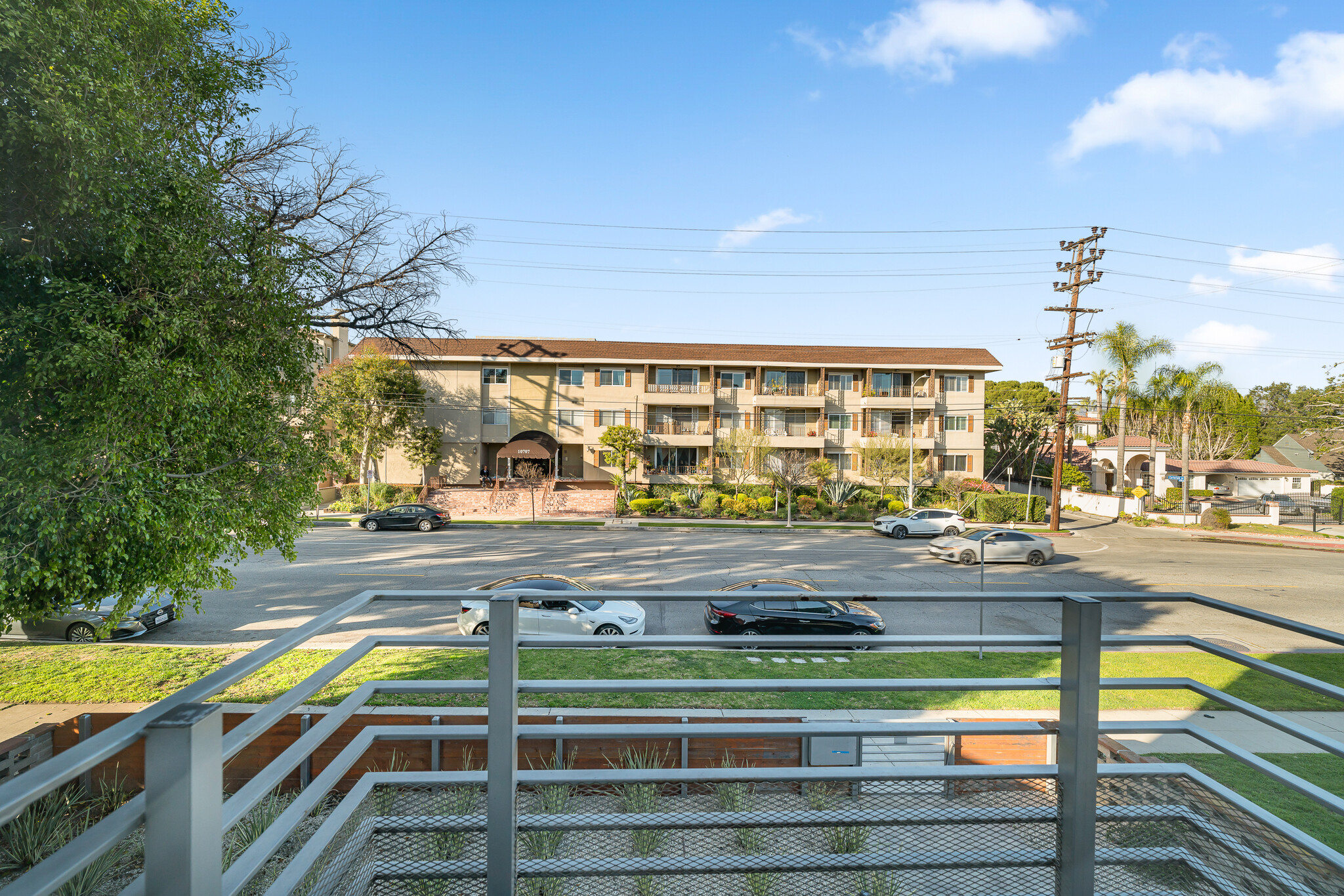 Building Photo - 10706 Camarillo St