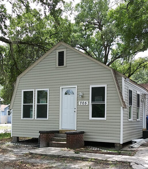Primary Photo - 705 E Hanlon St