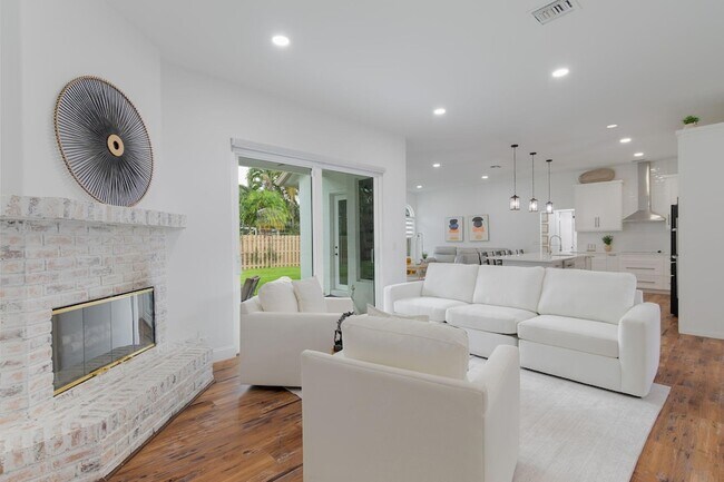 Building Photo - 13590 Jonquil Pl