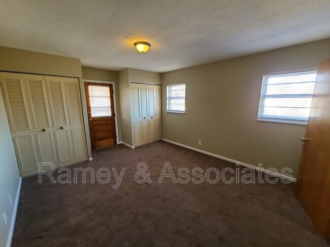 Building Photo - 2412 Mount Claire Ave