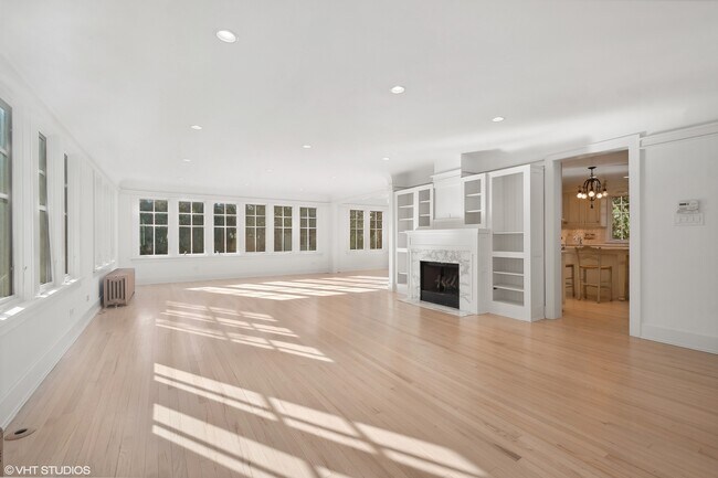 Building Photo - 619 Forest Ave