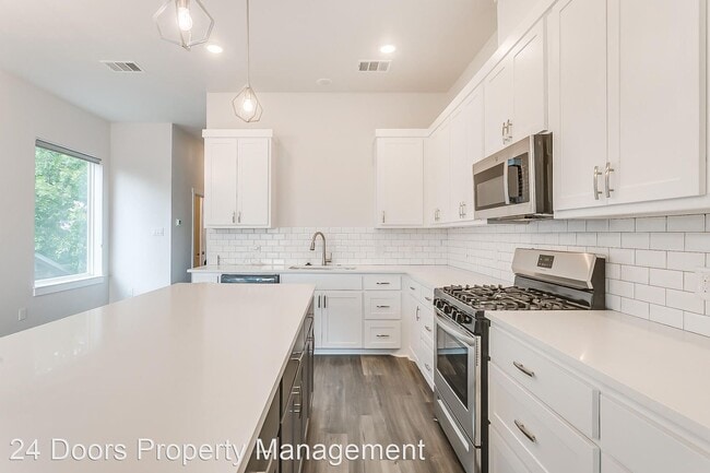 Building Photo - 5 br, 5.5 bath House - 3129 McCart