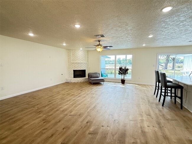 Building Photo - 15714 Torry Pines Rd