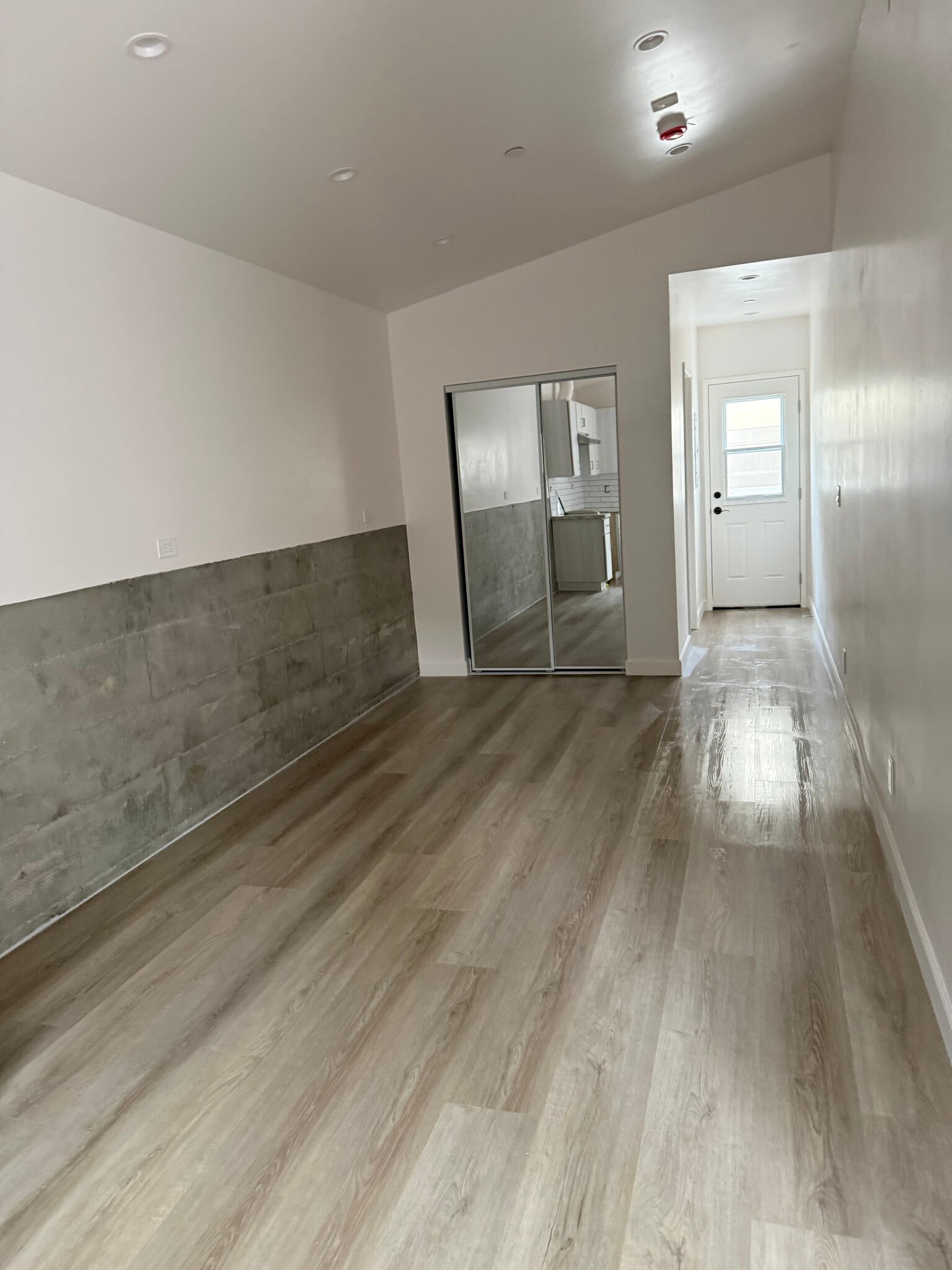 Building Photo - 3059 Sycamore Ave