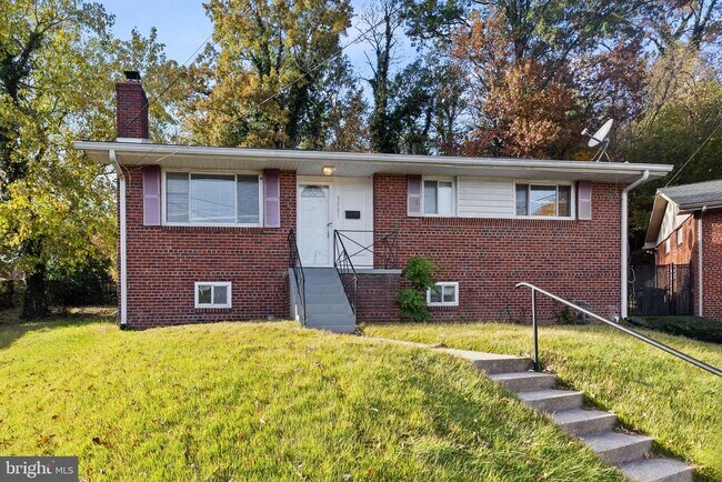 Building Photo - 3001 Fairhill Ct