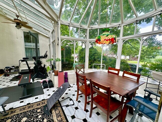 Building Photo - 61 Pond St