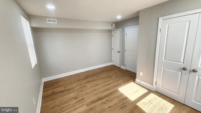 Building Photo - 2527 Kirk Ave