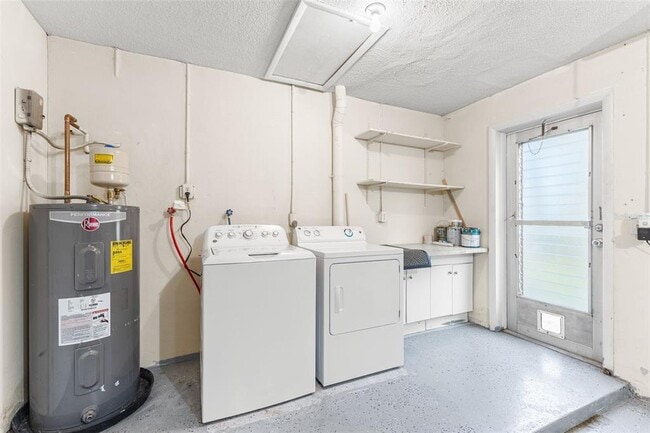 Building Photo - 3059 Hickory Dr