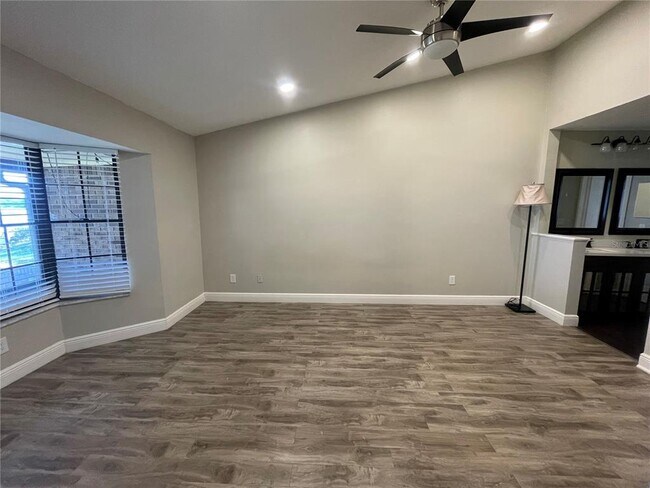 Building Photo - 7652 Spring Bay Cove