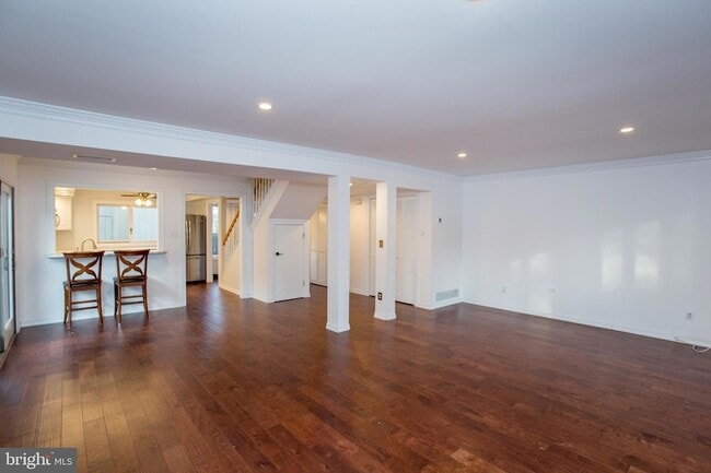 Building Photo - 17 Eden Roc