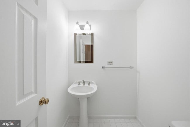 Building Photo - 46733 Woodmint Terrace