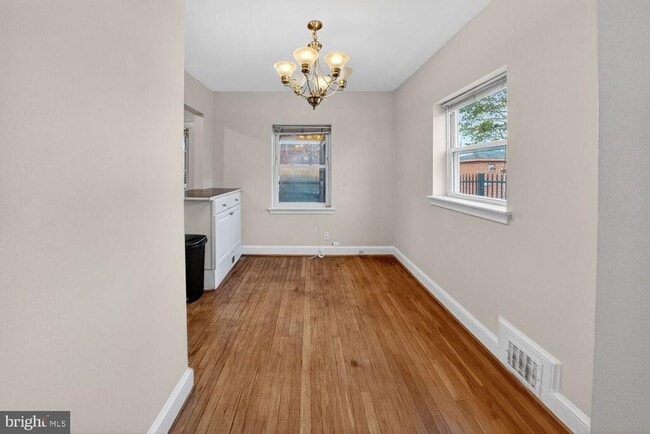 Building Photo - 706 S Orme St