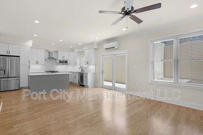 Building Photo - 903 S Decker Ave