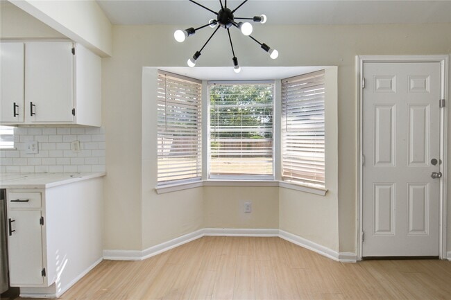 Building Photo - 7838 Royalwood Dr