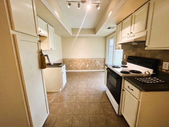 Building Photo - 5408 Embers Dr