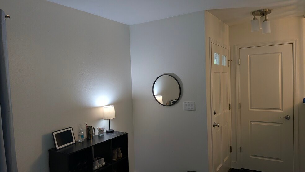 Building Photo - 803 Forest Ct