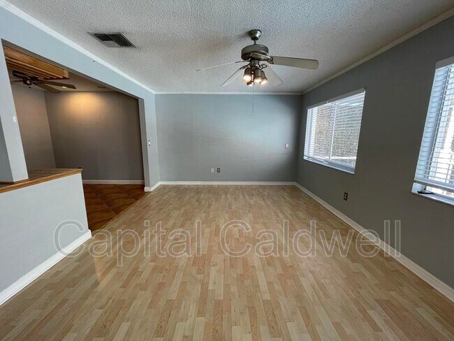 Building Photo - 12813 Starling Dr