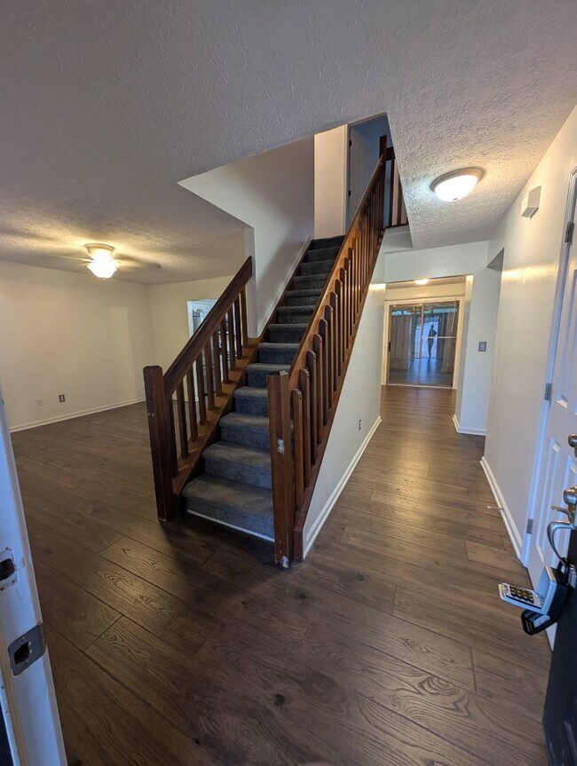 Building Photo - 53 Brenton Dr