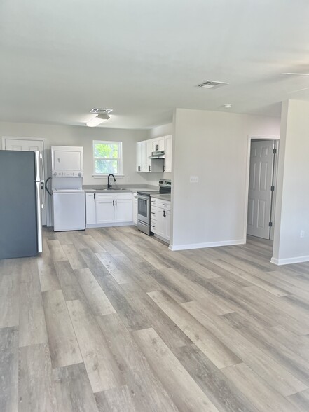 LIVING/KITCHEN - 704 Orion Ave
