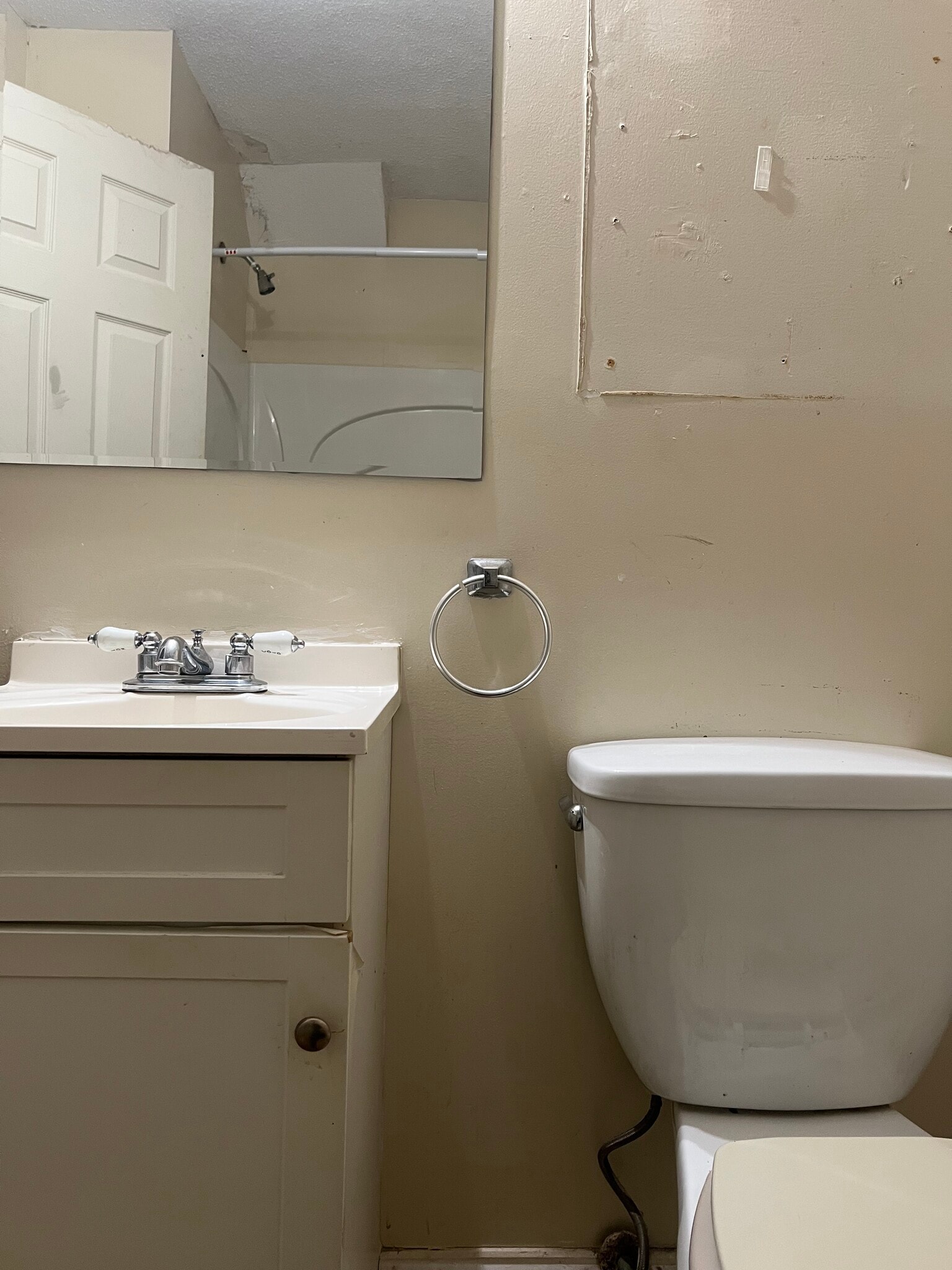 Bathroom view - 51 Seyms St