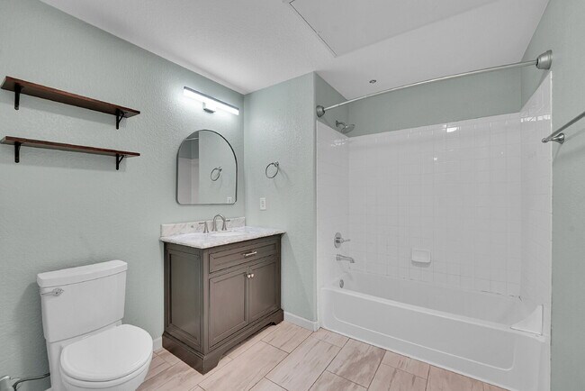 Building Photo - $1,850, 1 bed, 1 bath, located in Arvada w...
