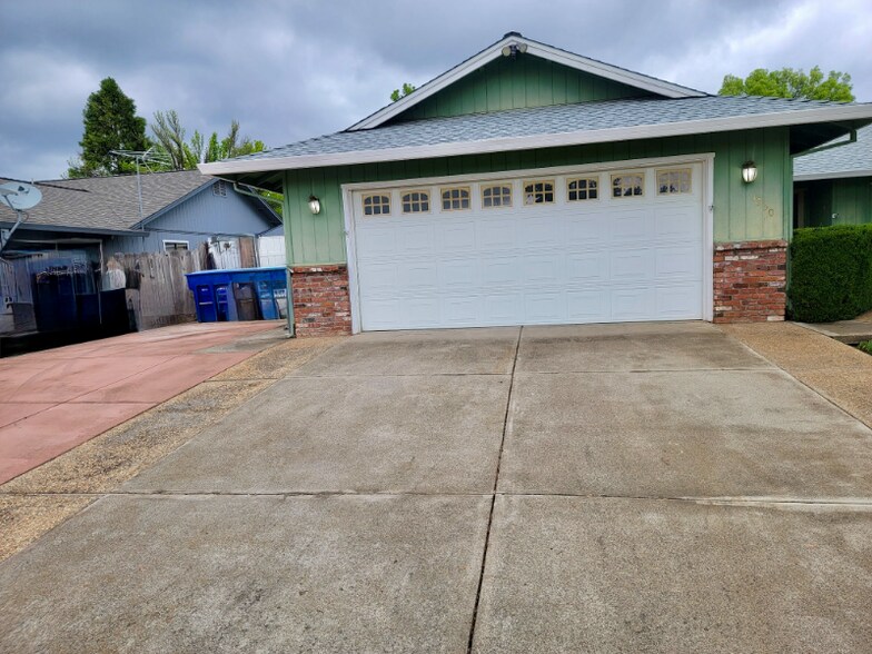 Building Photo - 1550 Sterling Dr