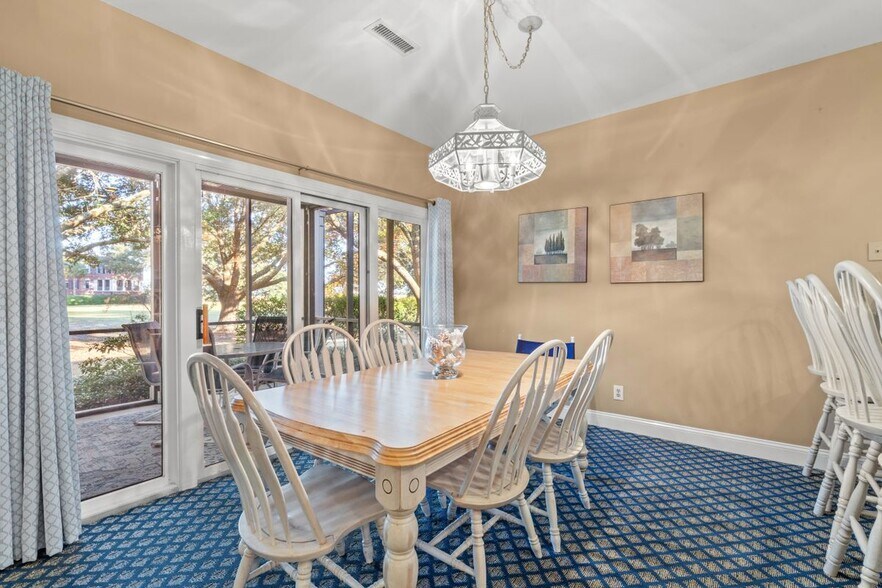 Building Photo - 141-14112 12 Oaks Dr