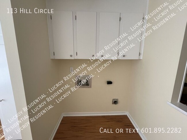 Building Photo - 113 Hill Cir