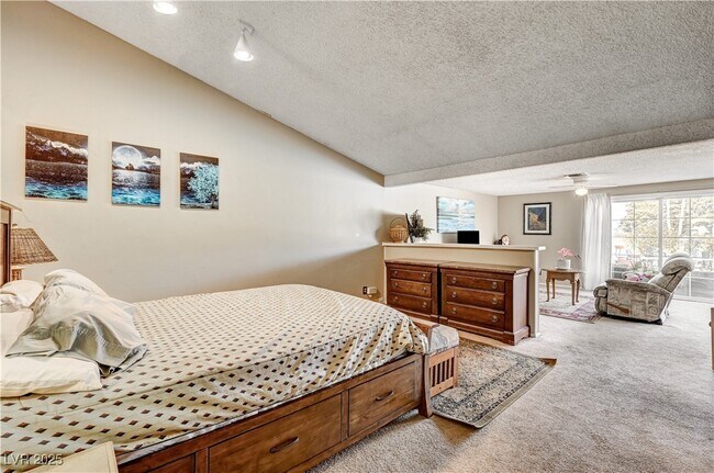 Building Photo - 1914 Ottawa Dr