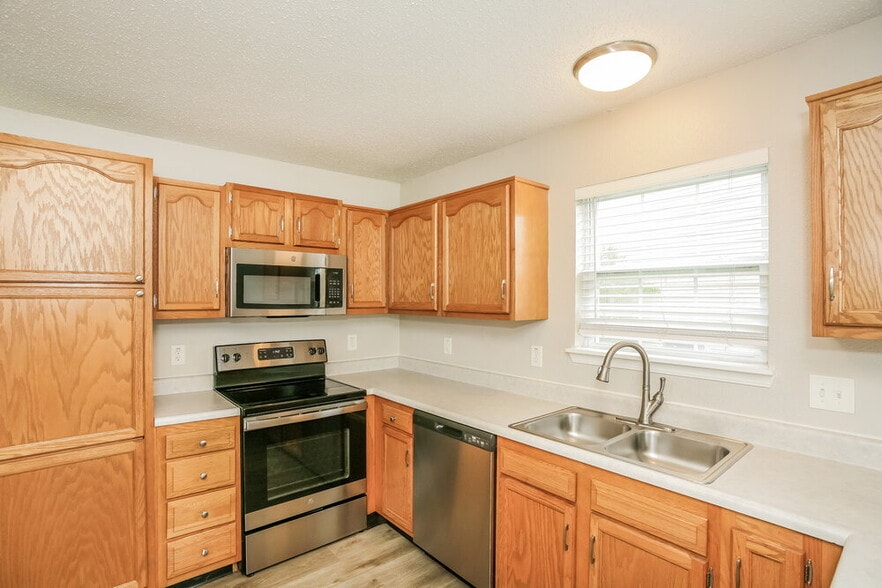 Building Photo - 109 Lockerbie Ln