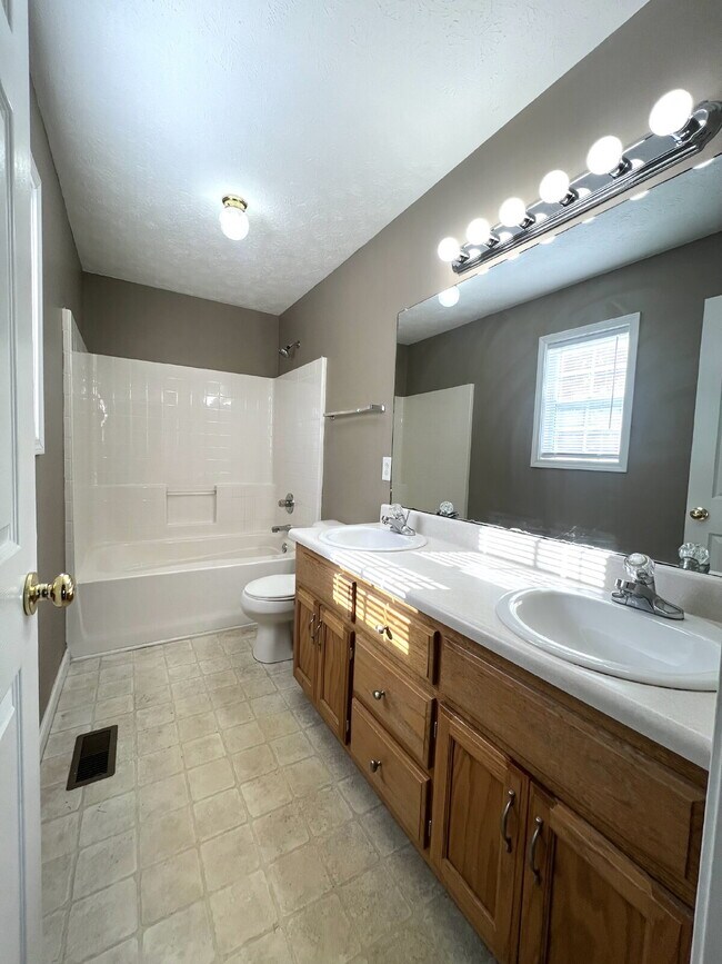 Building Photo - 3388 Pennridge Rd