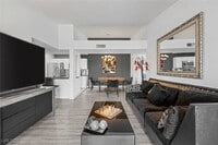 Building Photo - 950 Seven Hills Dr
