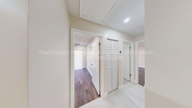 Building Photo - 1080 Summit Pl Cir