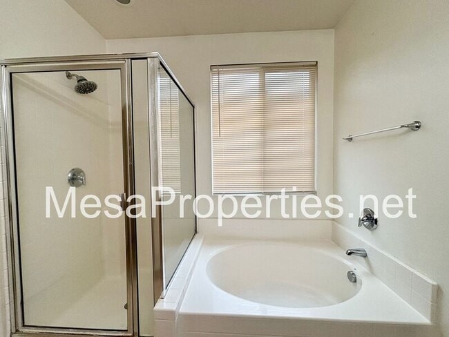 Building Photo - 12261 Luna Rd