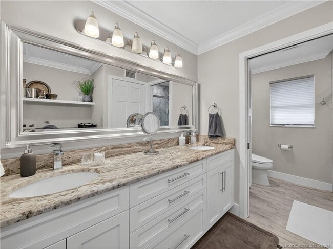 Building Photo - 724 NW Spruce Ridge Dr