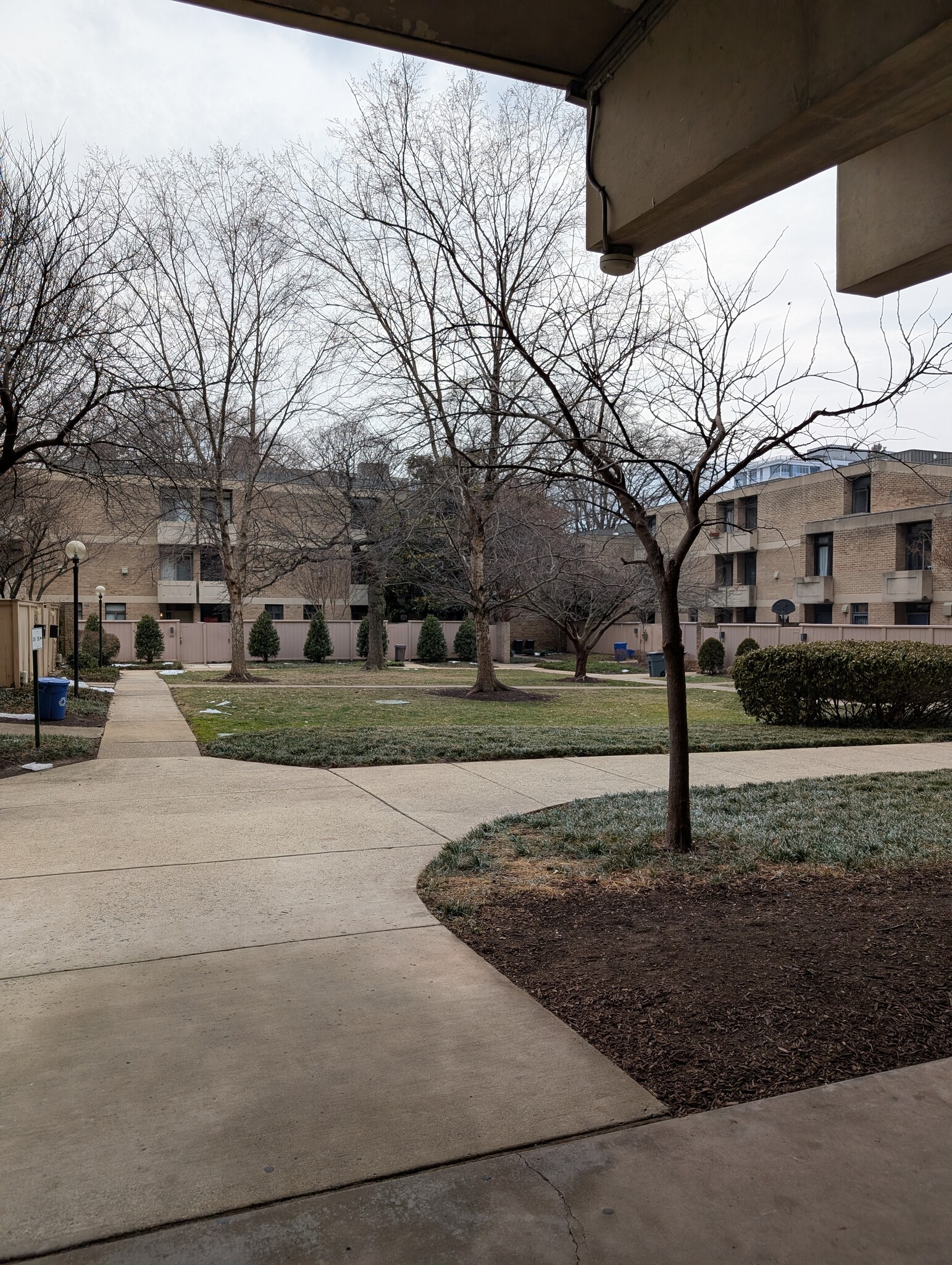 Courtyard outside of front entrance - 300 M St SW