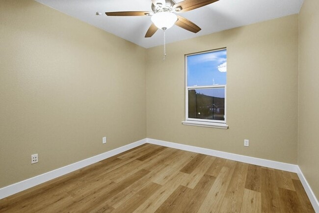 Building Photo - 2 Bedroom Townhome with Bonus Office in San Marcos