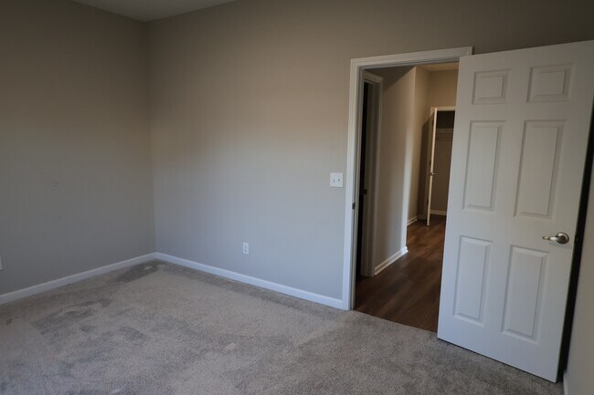 Building Photo - 2951 Daylily Dr