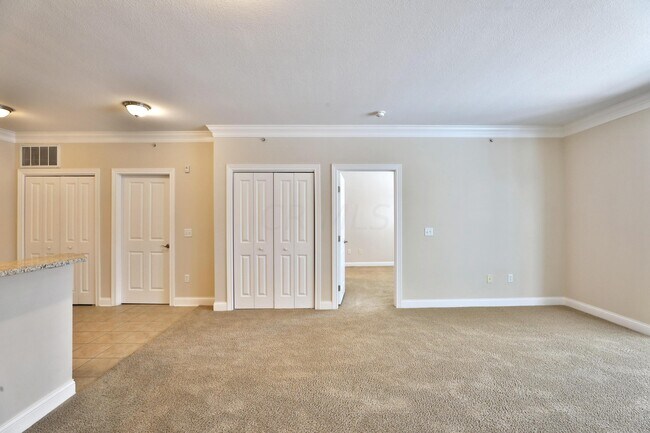 Building Photo - 960 Perry St