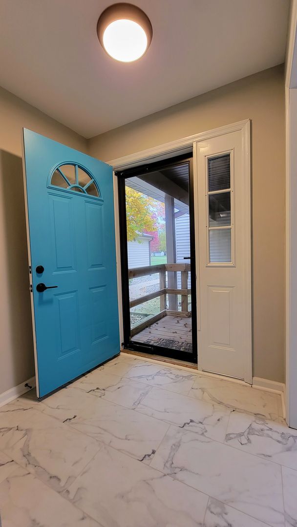 Building Photo - Beatifully Remodeled Condo in Southwest Champaign