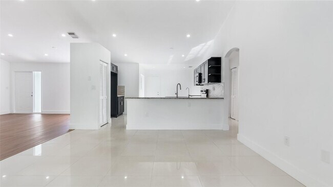 Building Photo - 1811 SW 124th Way