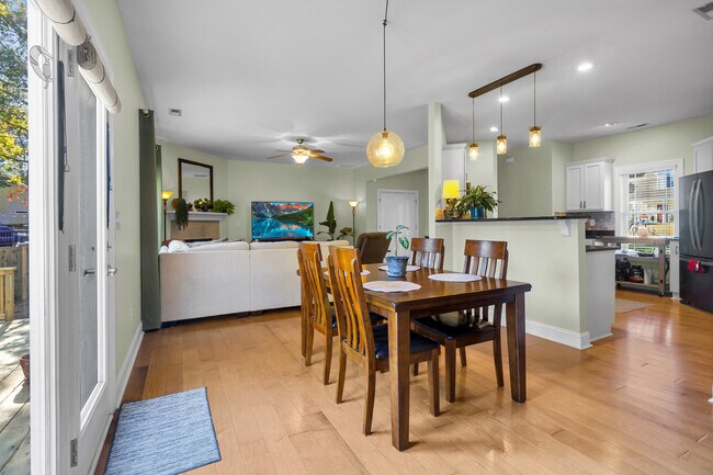 Building Photo - 112 Wild Oak Dr