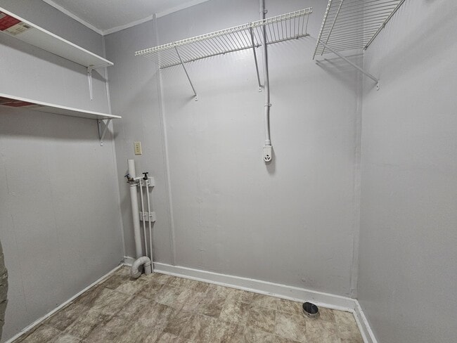 Building Photo - 2034 Jenkins Dairy Rd