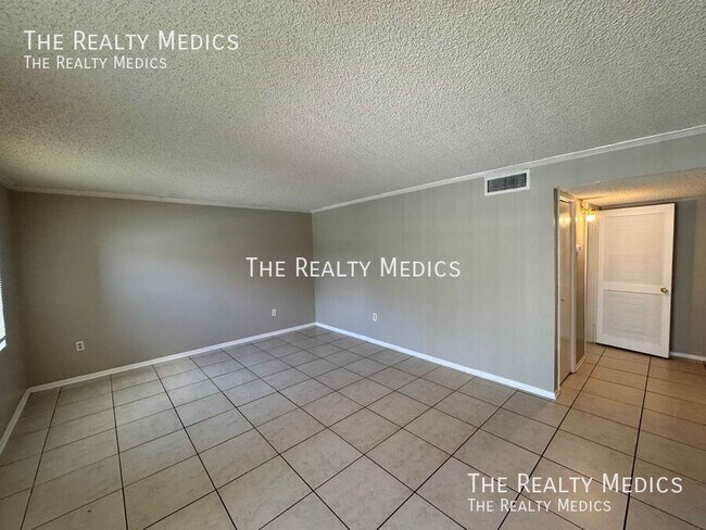Building Photo - 2543 N Alafaya Trail