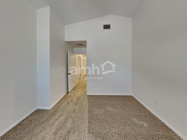 Building Photo - 7856 S Splinter Way