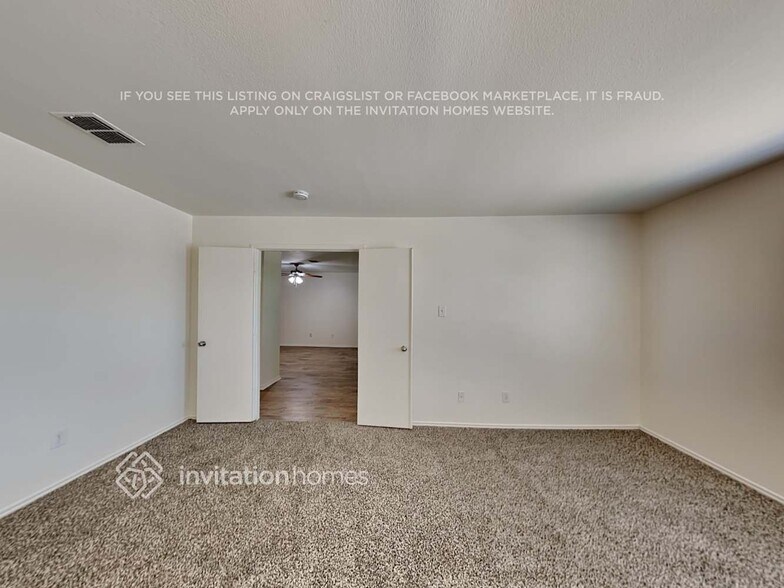 Building Photo - 802 Lazy Bayou Dr