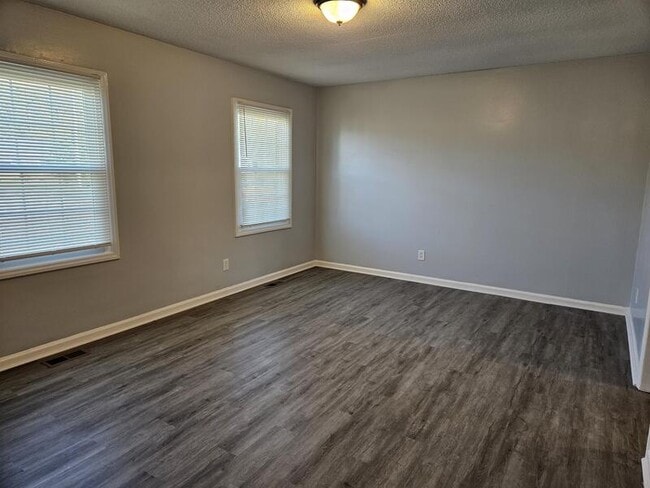 Building Photo - 410 Desmond Dr
